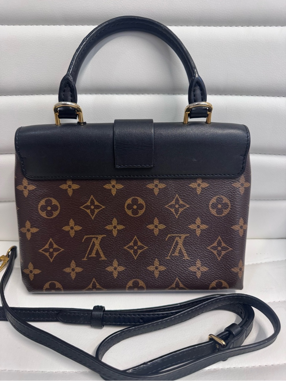 Louis Vuitton Locky BB monogram and black handbag with strap - Picture 2 of 9